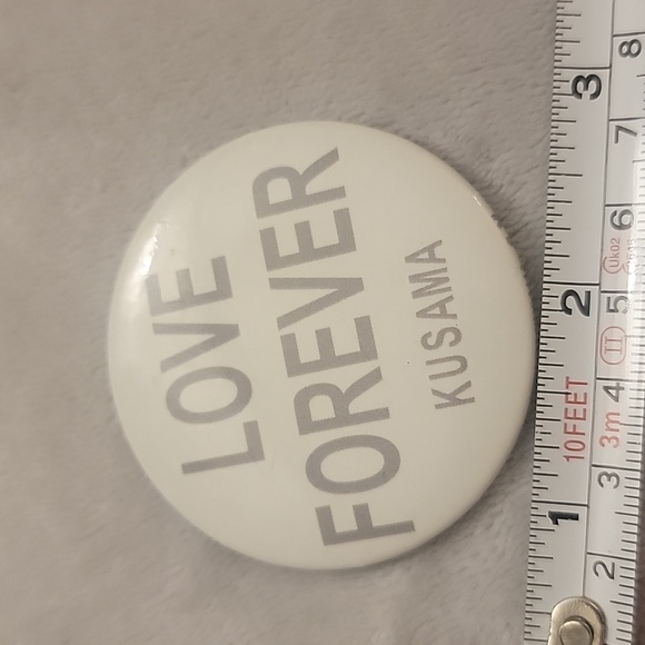 Yayoi Kusama pin set - Picture 3 of 6